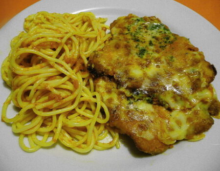 สปาเก็ตตี้ไก่ผัดผงกะหรี่